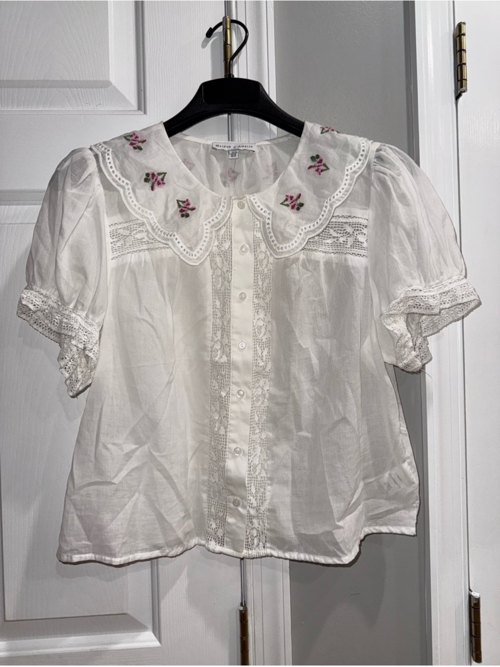 Maison D’Amelie White Embroidered Peter Pan
Collar Blouse with Lace Trim NWT